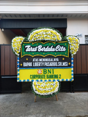 Papan Bunga Duka di Mudung Laut