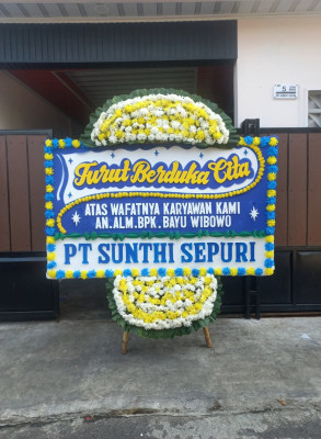 Papan Bunga Duka di Mudung Laut