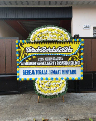 Papan Bunga Duka di Mudung Laut
