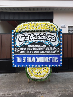Papan Bunga Duka di Mudung Laut